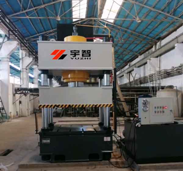 400噸四柱液壓機(jī)客戶現(xiàn)場圖